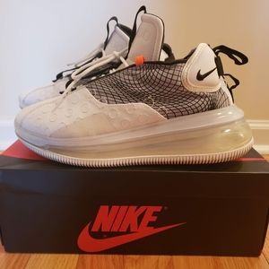 Size 7 mens/boys Nike Air Max 720 Waves